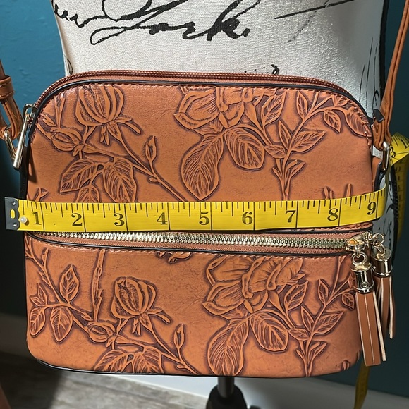 NWOT Small crossbody embossed leaf pattern, front zippered pocket, fringe pulls - Picture 9 of 10